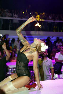 Cirque du Soir @ White